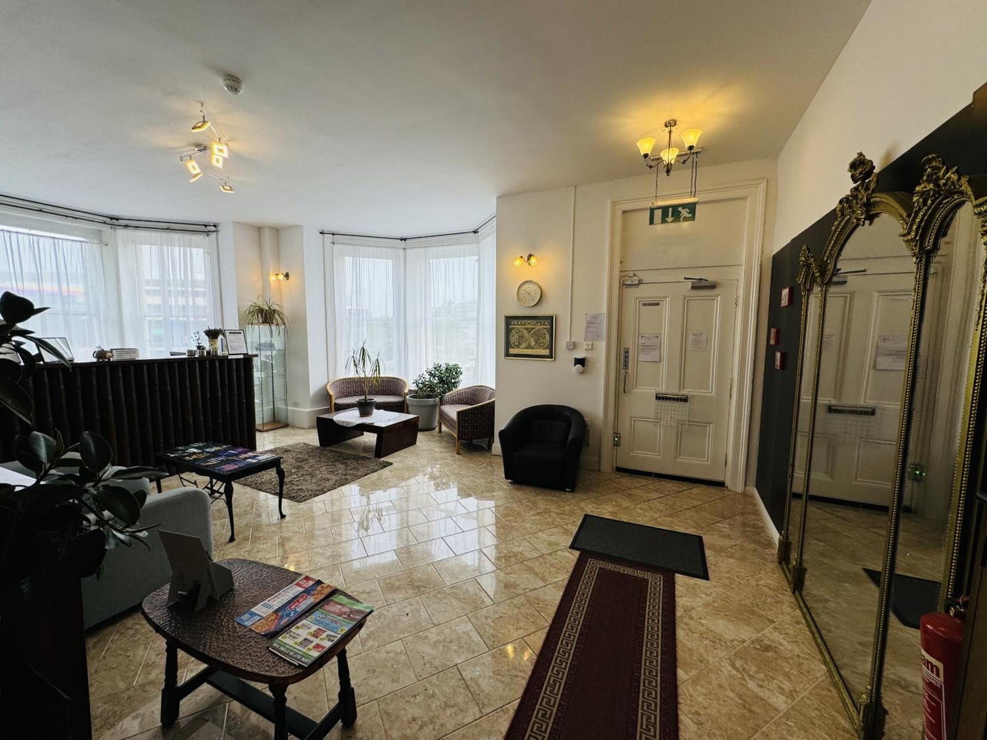 Carlton Court Hotel Истбурн Экстерьер фото