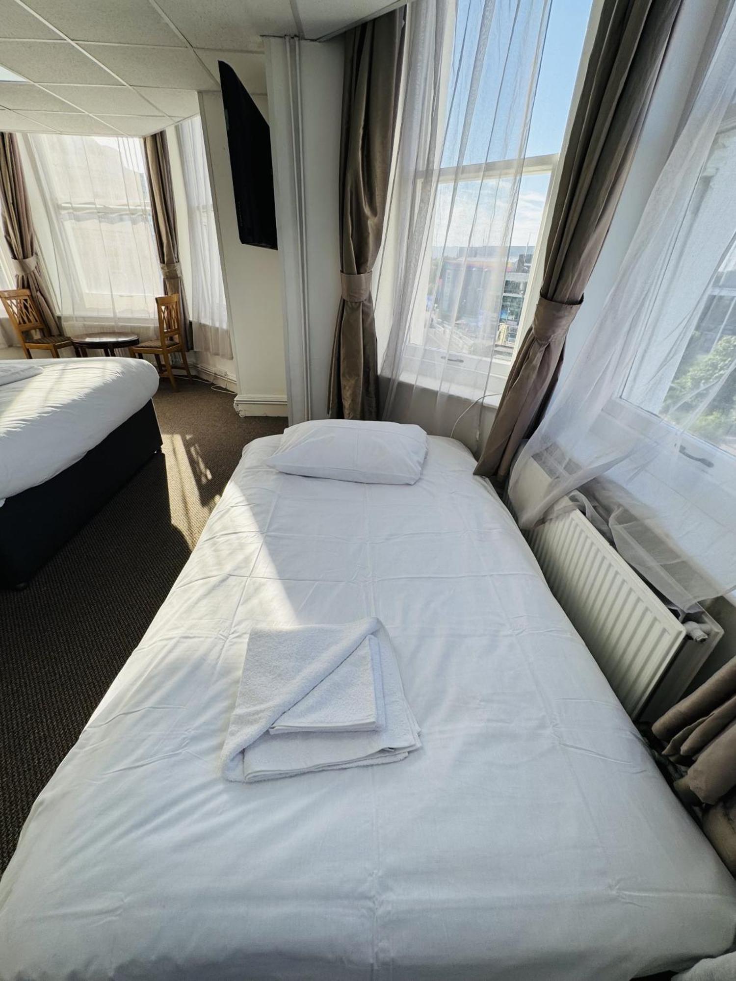 Carlton Court Hotel Истбурн Номер фото